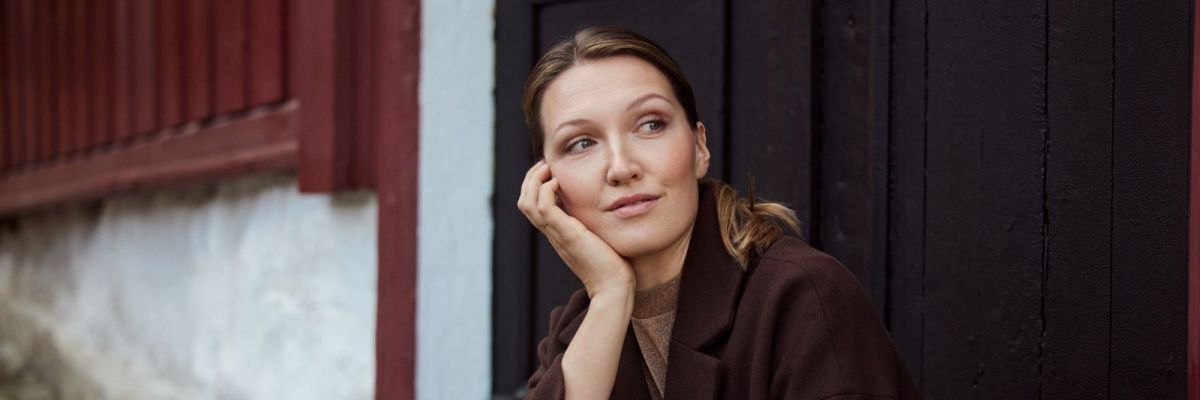 Pensive lady, hand on face