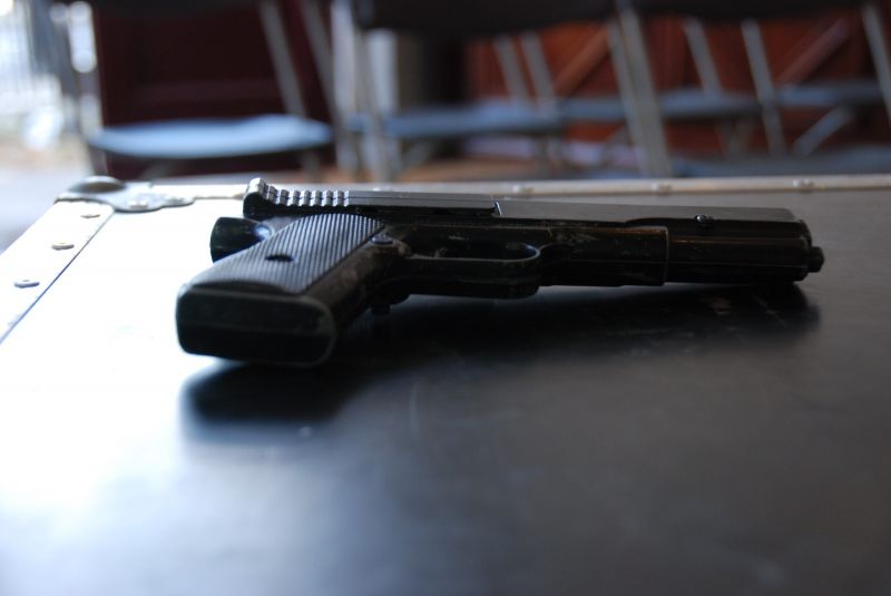 An image of a gun lying on a flight box.